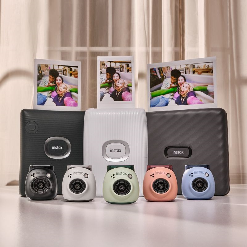 La cámara más 'cuqui' del mercado: Fujifilm lanza Instax Pal, que cabe en  la palma de la mano